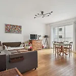 Nice And Bright Flat Near Eiffel Tower